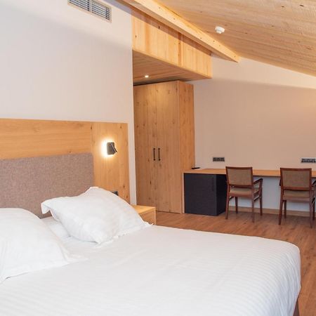 Escaló Hotel Restaurant Castellarnau מראה חיצוני תמונה