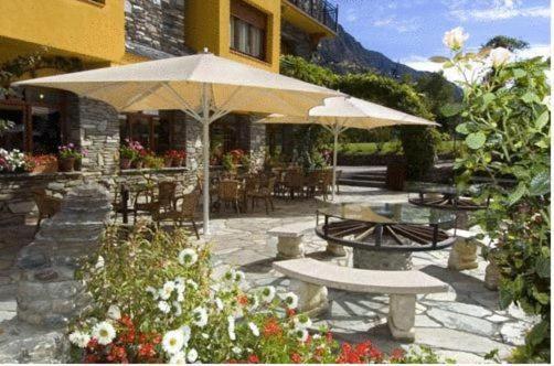 Escaló Hotel Restaurant Castellarnau מראה חיצוני תמונה